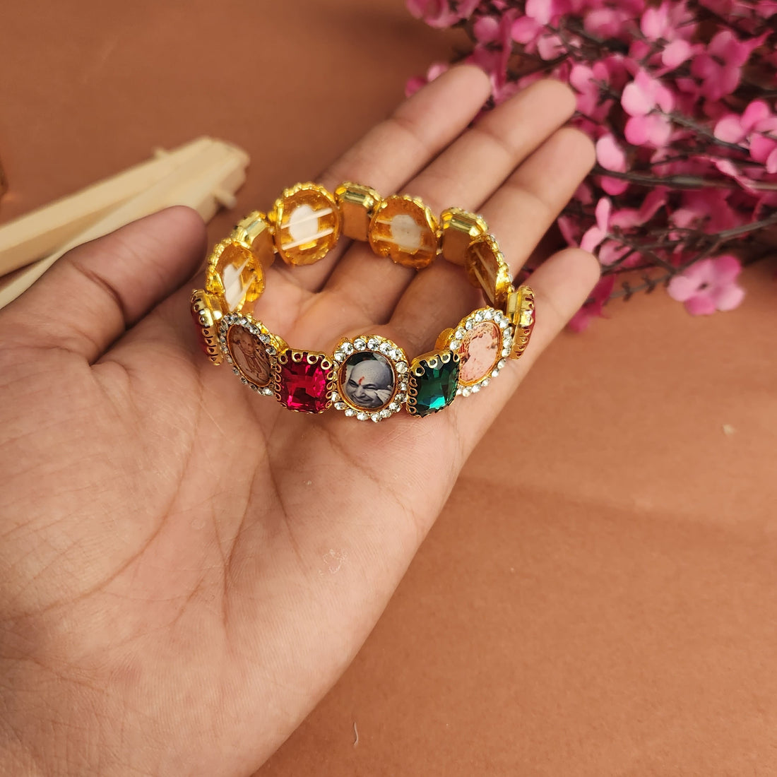 Red And Green Bracelet with Jai Guruji Swaroop, Handmade Bracelets