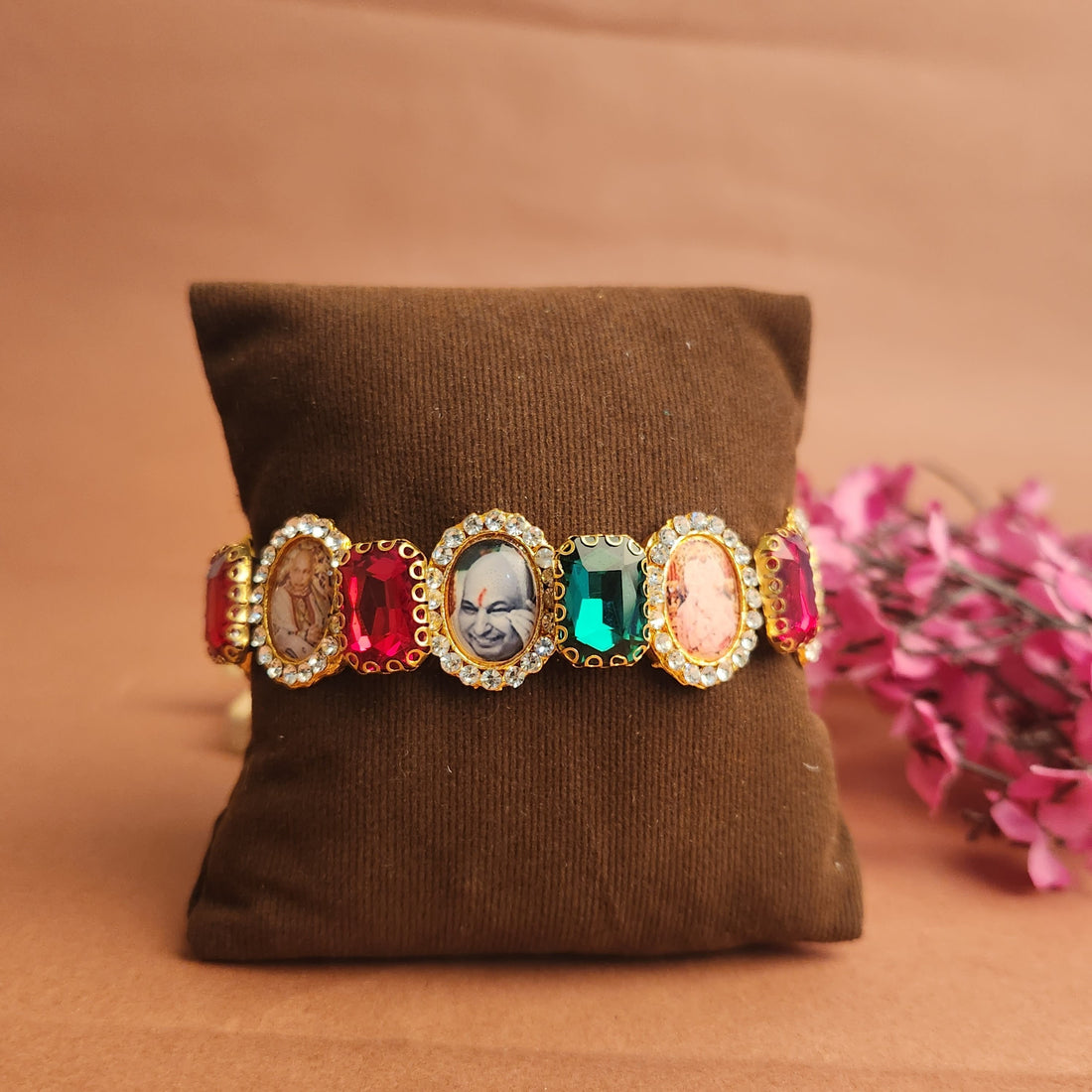 Red And Green Bracelet with Jai Guruji Swaroop, Handmade Bracelets