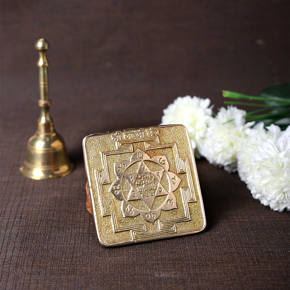 Asht Dhatu Laxmi Yantra for attracting good fortune, wealth, prosperity, success, and positive energy for home or office worship. India’s Largest Pooja Accessories Brand – www.satvikstore.in