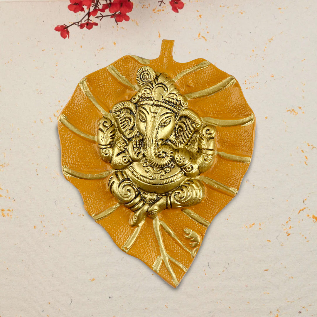 1 pc Lord Ganesh on Leaf Patta Wall Hanging White