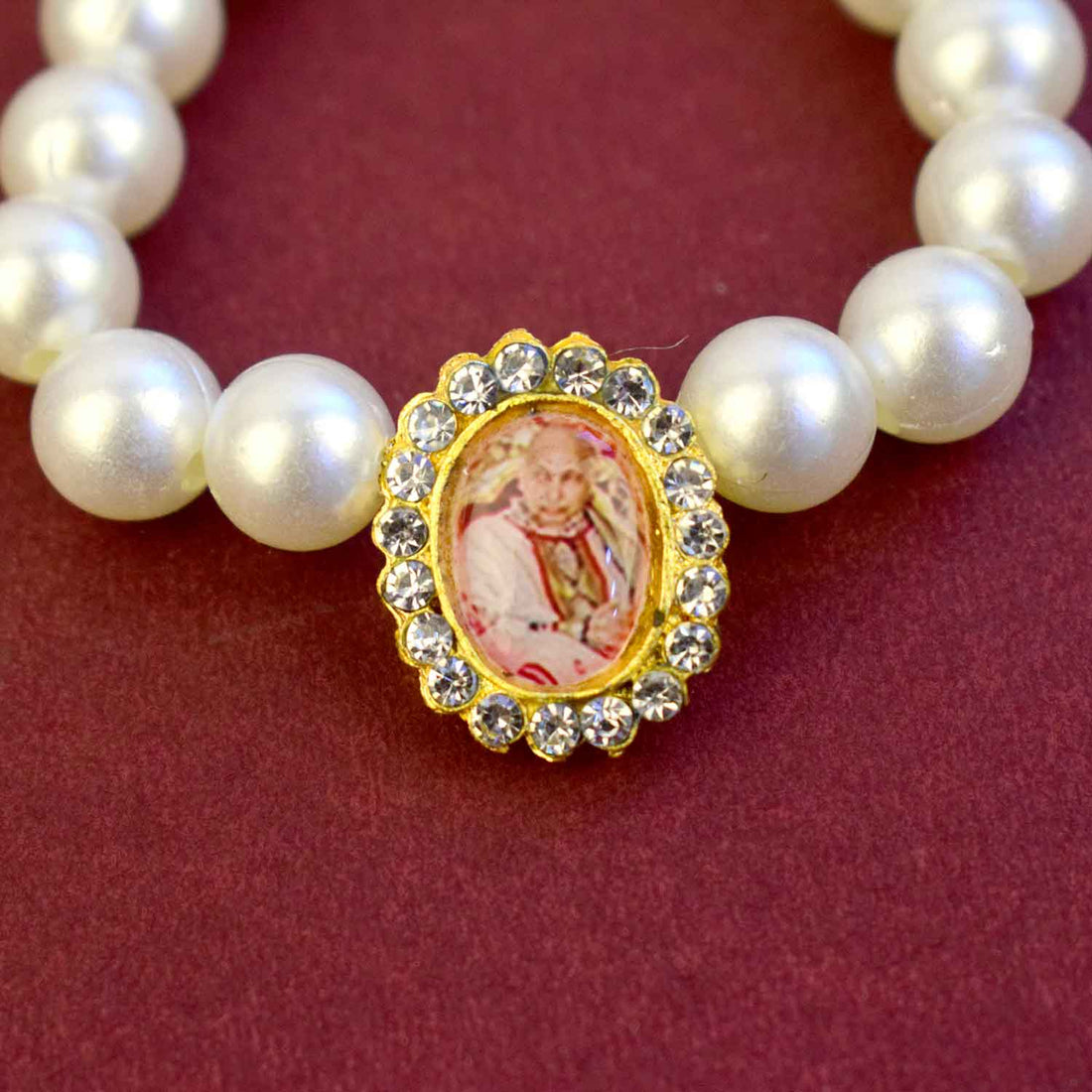 Elegant Guruji Swaroop Bracelet β White Pearls with Latkan