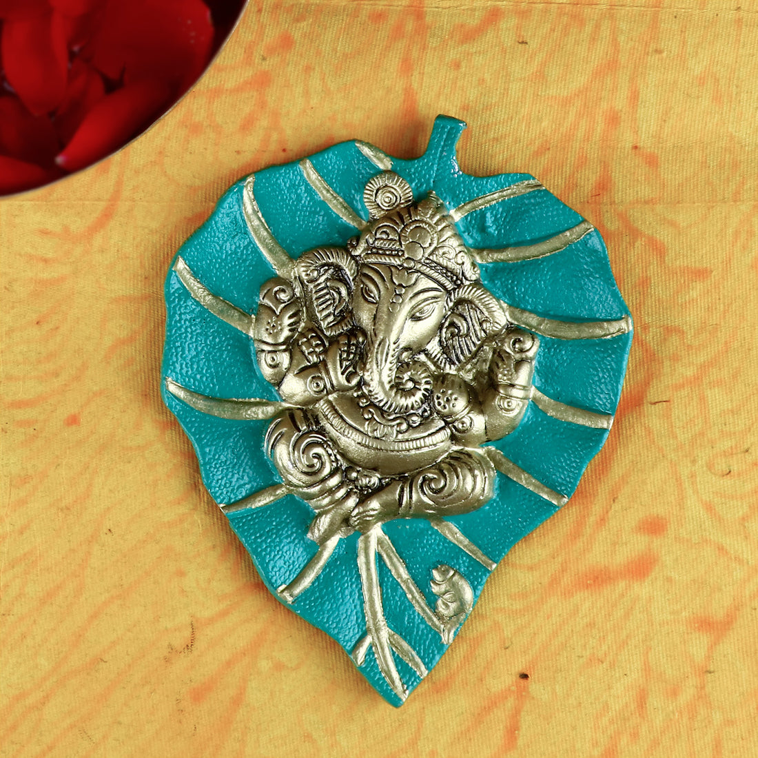 1 pc Lord Ganesh on Leaf Patta Wall Hanging White