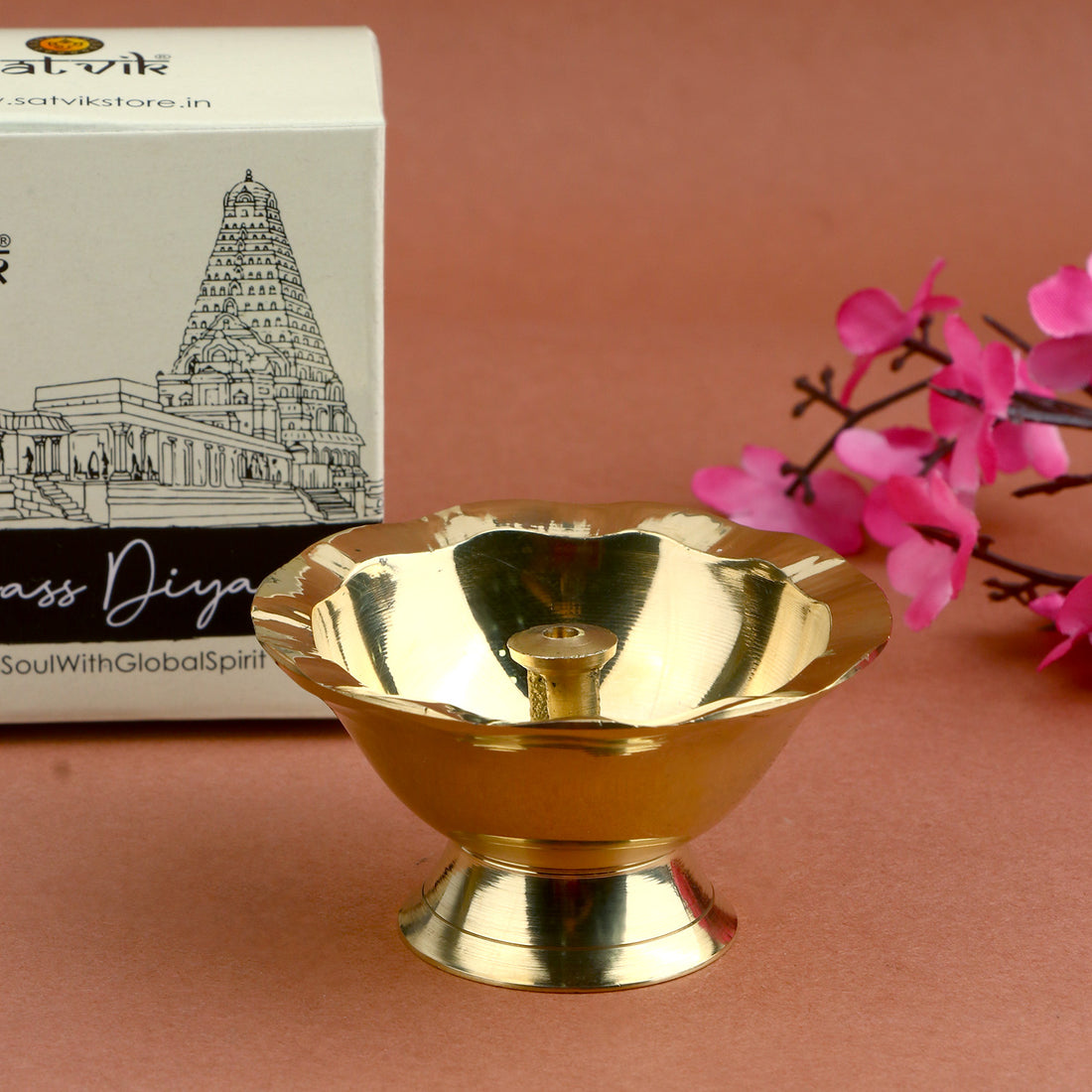 Alluring Lehar Payali Diya With Nobe – Intricately crafted brass diya featuring wave design and center nobe for secure handling during aarti. India’s Largest Pooja Accessories Brand – www.satvikstore.in