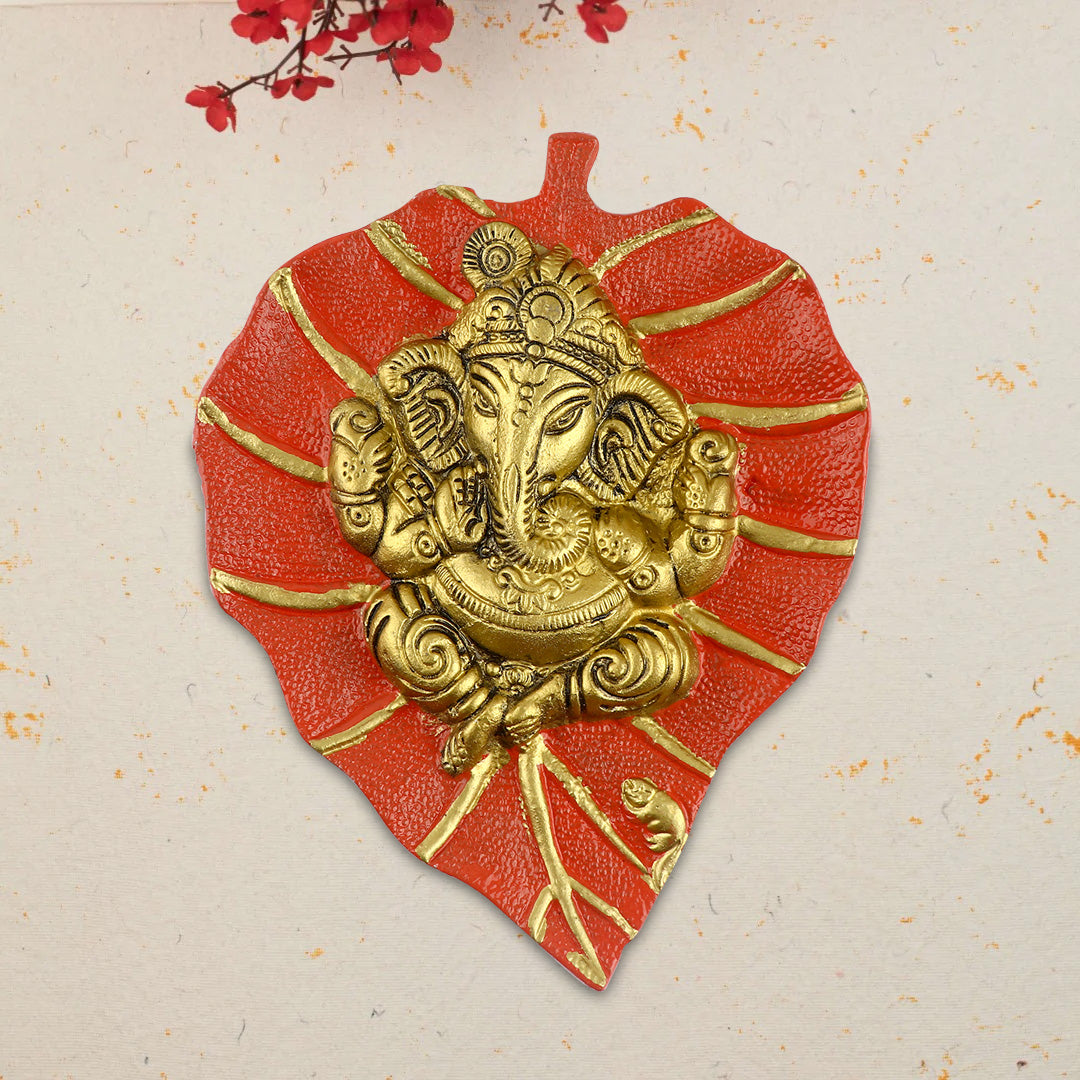 1 pc Lord Ganesh on Leaf Patta Wall Hanging White