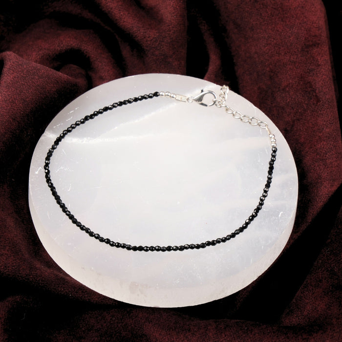 Black onyx healing stone anklet for protection and grounding. India’s Largest Puja Accessories Brand- www.satvikstore.in