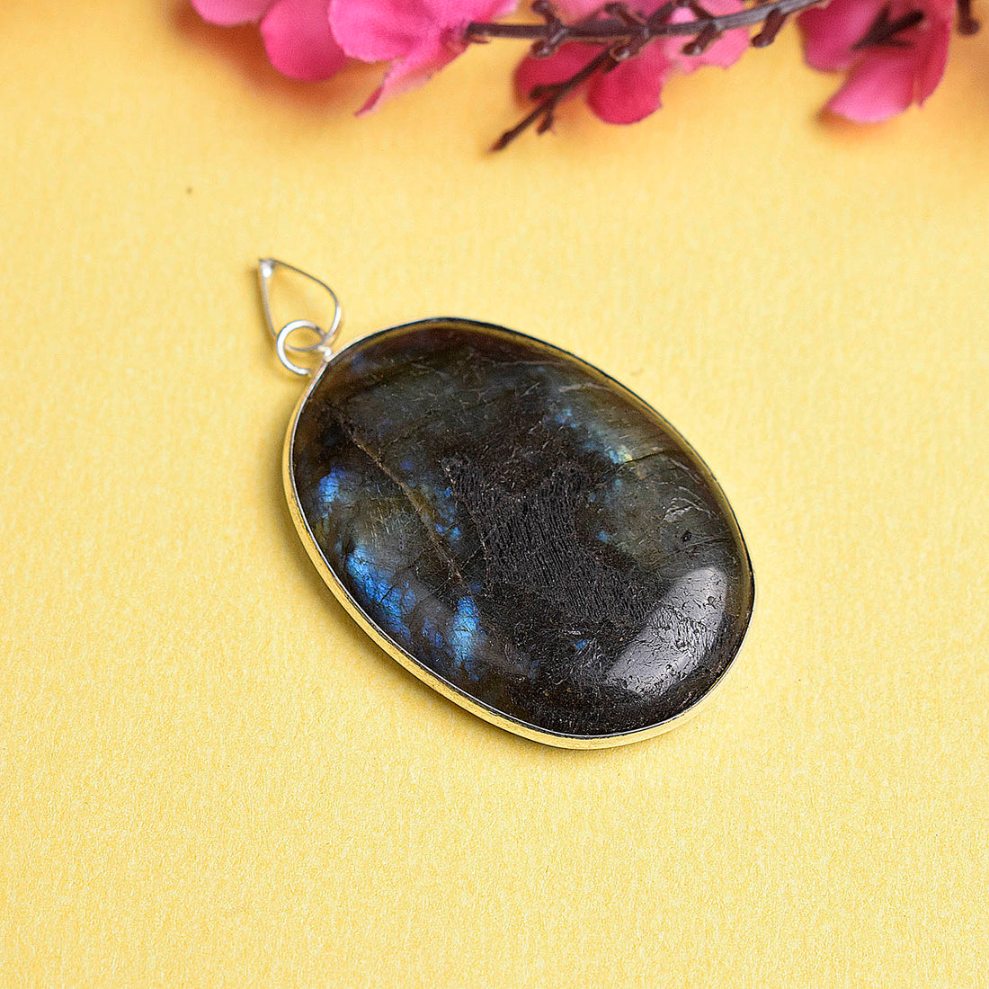 Labradorite Oval Shape Crystal Stone Pendant