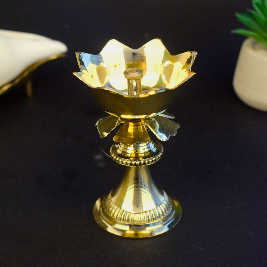 3.5 Inch Kamal Stand Brass Diya – Antique Brass Oil Lamp