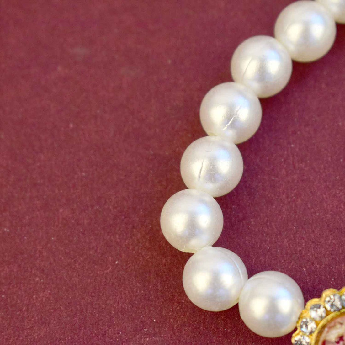 Elegant Guruji Swaroop Bracelet – White Pearls with Latkan