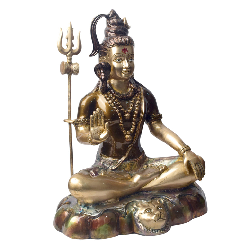 Embodying peace and spiritual focus, this 17-inch Brass Shiva Idol features Lord Shiva in a serene meditative posture. Known as the ultimate yogi, Lord Shiva is beautifully represented here with intricate detailing in brass, capturing the tranquility and profound wisdom of his meditation.