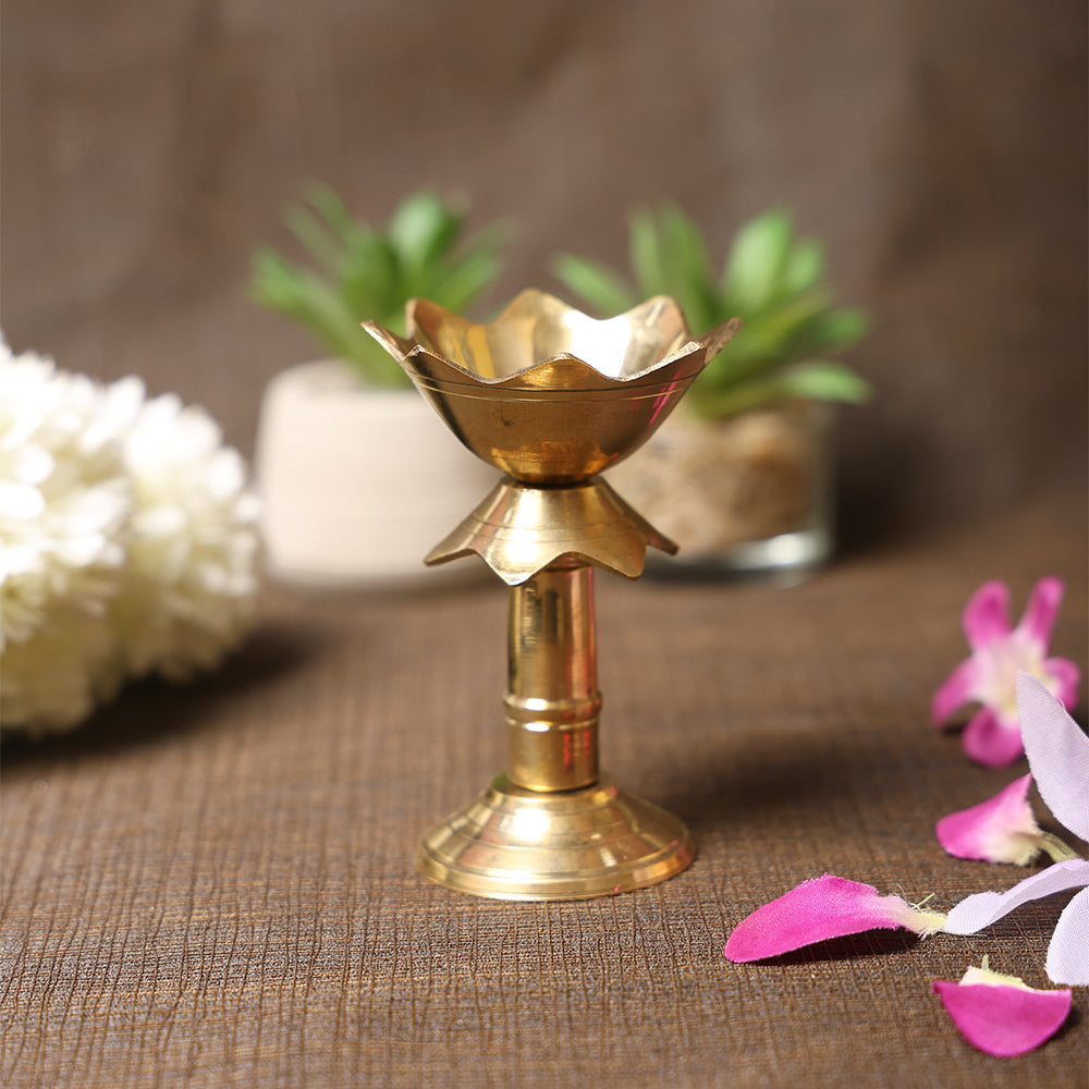 3.5 Kamal Stand Brass Diya – Elegant Brass Oil Lamp