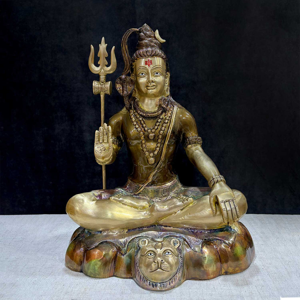 Embodying peace and spiritual focus, this 17-inch Brass Shiva Idol features Lord Shiva in a serene meditative posture. Known as the ultimate yogi, Lord Shiva is beautifully represented here with intricate detailing in brass, capturing the tranquility and profound wisdom of his meditation.