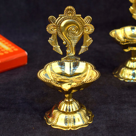Magnificent Designer Shankh Brass Diya – Intricately crafted brass diya in conch (shankh) shape, perfect for auspicious rituals and spiritual décor. India’s Largest Pooja Accessories Brand – www.satvikstore.in