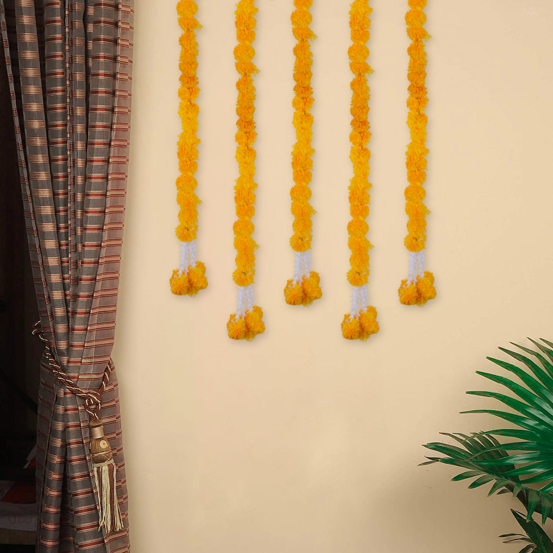 Alluring Orange Backdrop (Latkan)